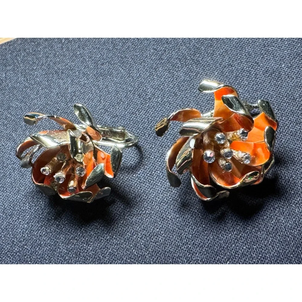 Coro vintage clip